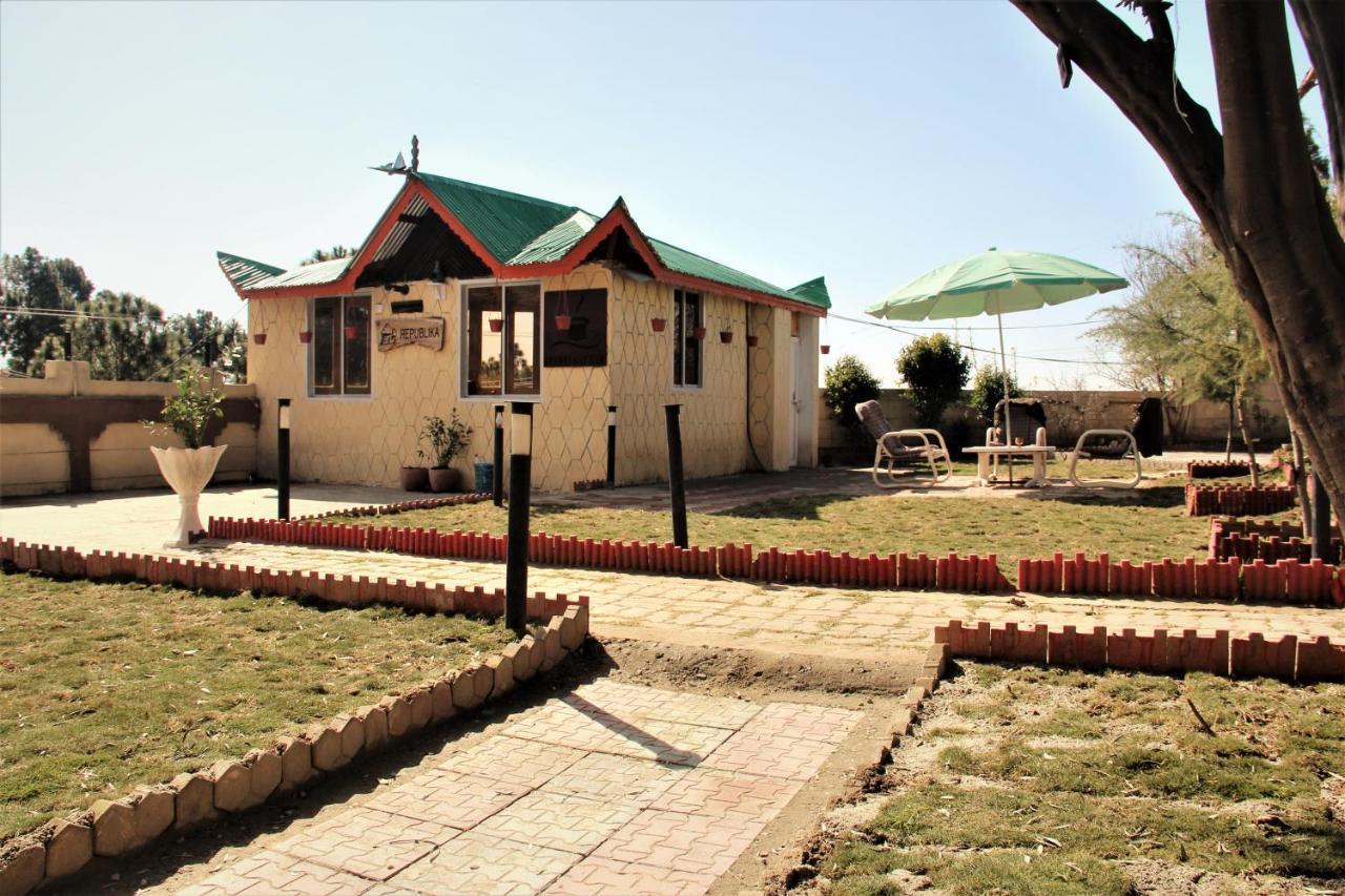 Republika Central Mansehra Exterior photo